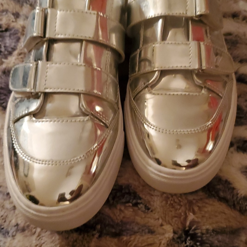 Sneakers - Picture 3 of 4